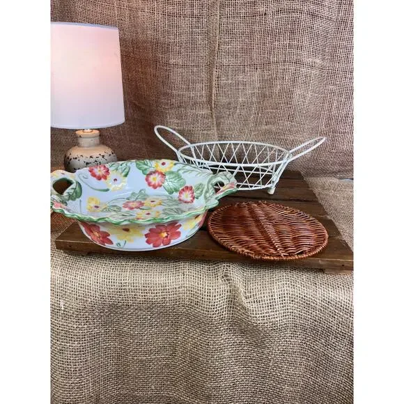 Temp-tations Tara Floral Casserole Dish Metal Stand Holder/Trivet Rattan Insert - Picture 6 of 10